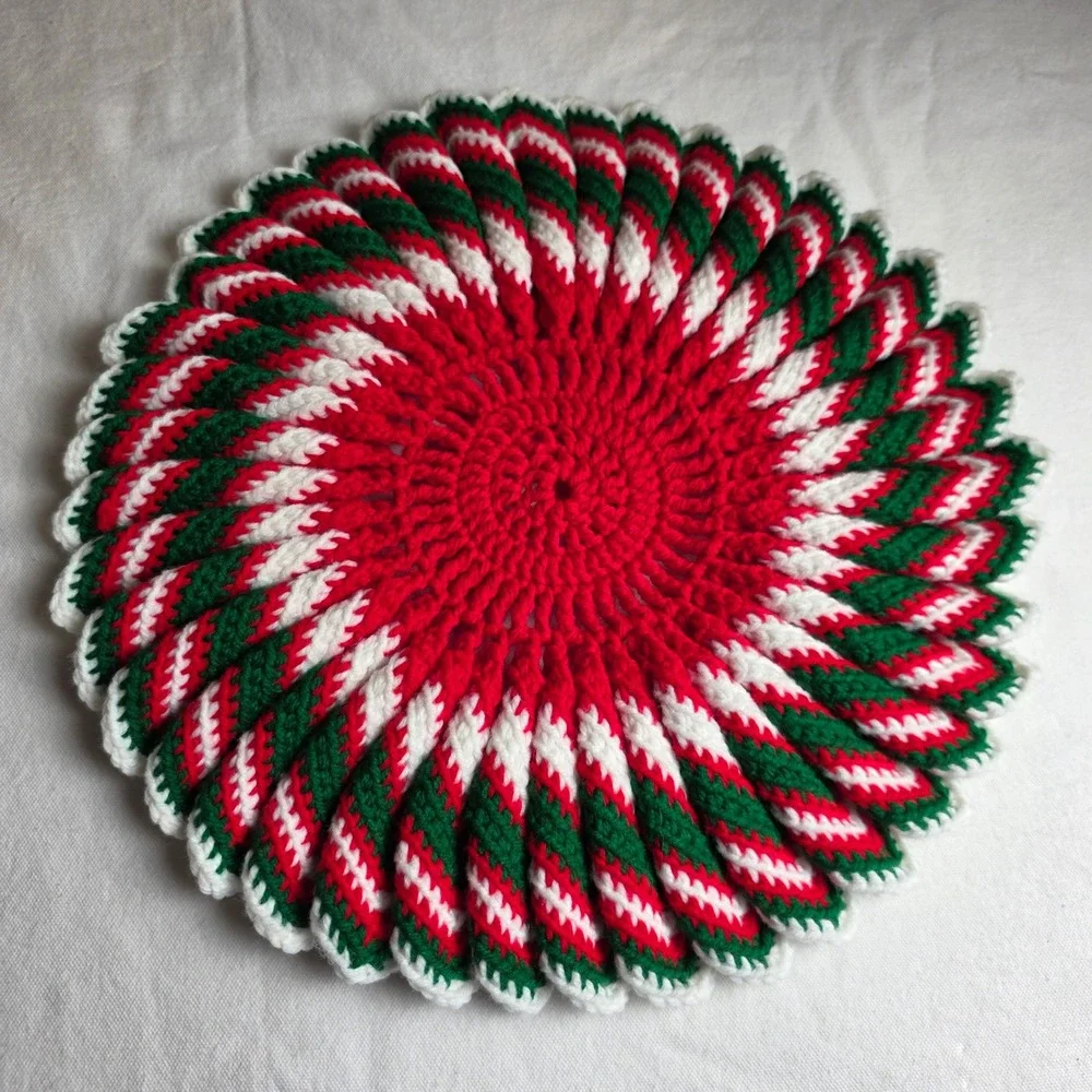 Vintage Handmade Crochet Swirl Centerpiece Christmas Holiday Red Green White